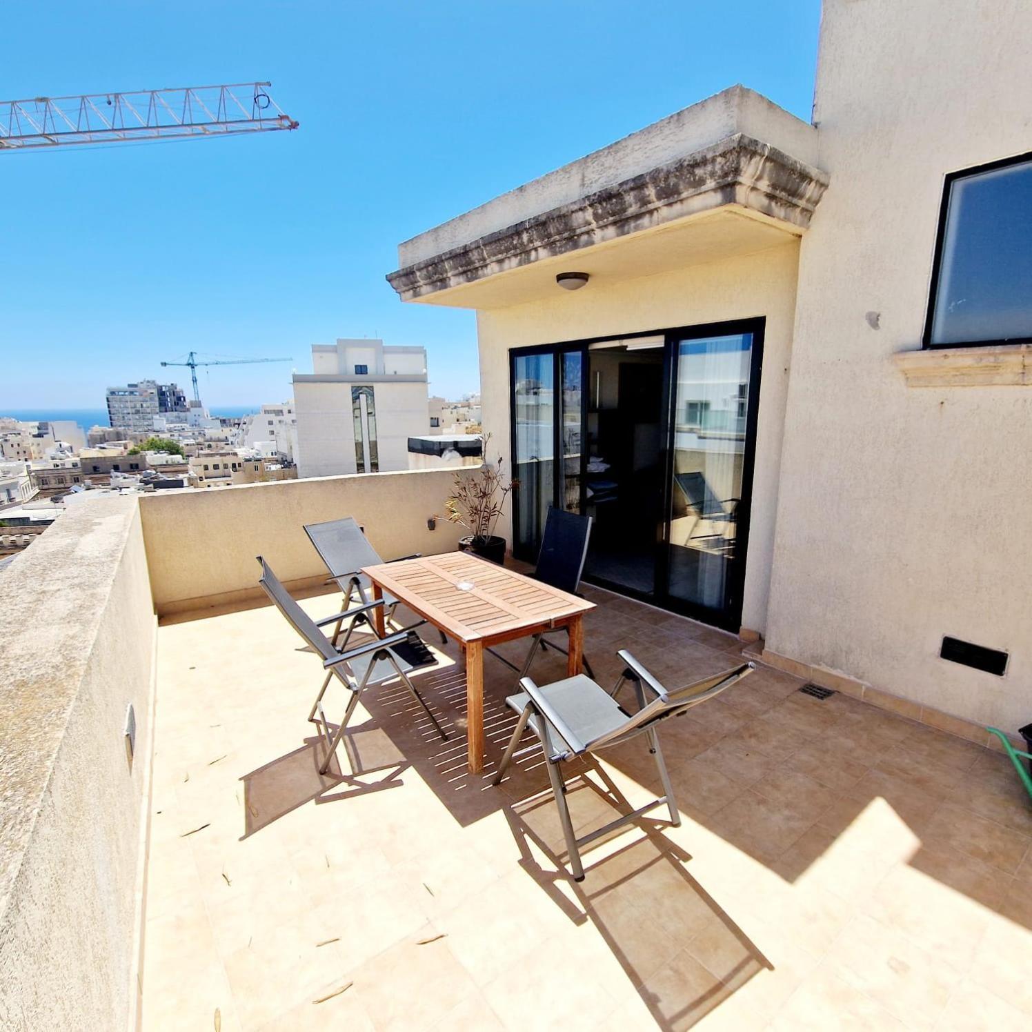 Spacious Central Sliema Penthouse Daire Dış mekan fotoğraf